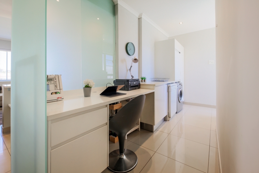 To Let 2 Bedroom Property for Rent in Sea Point Western Cape